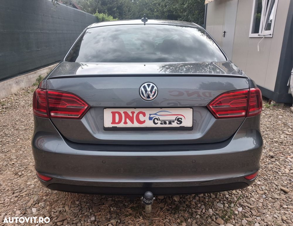 Volkswagen Jetta - 11