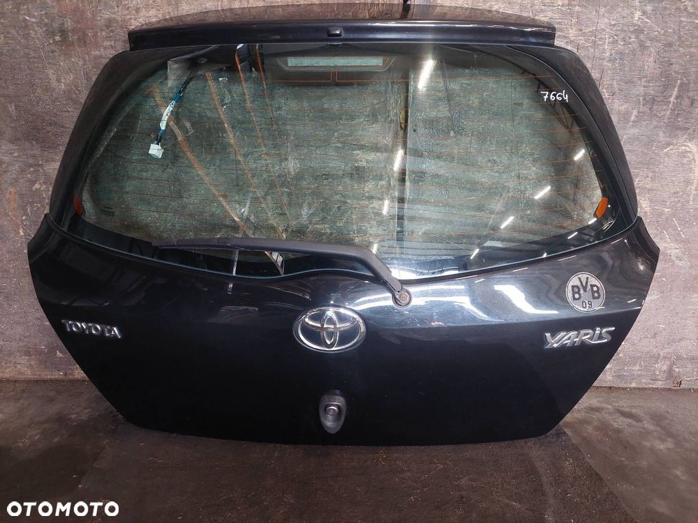 KOMPLETNY TYŁ KLAPA BAGAŻNIKA ZDERZAK TYŁ LAMPY TOYOTA YARIS II LIFT 209 - 10