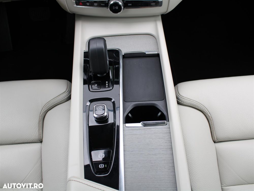 Volvo XC 60 B4 D AWD Plus Bright - 20