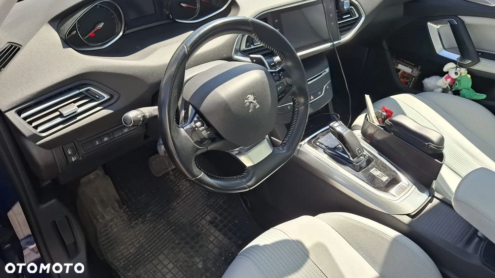 Peugeot 308 1.2 PureTech GPF Allure S&S EAT8 - 6