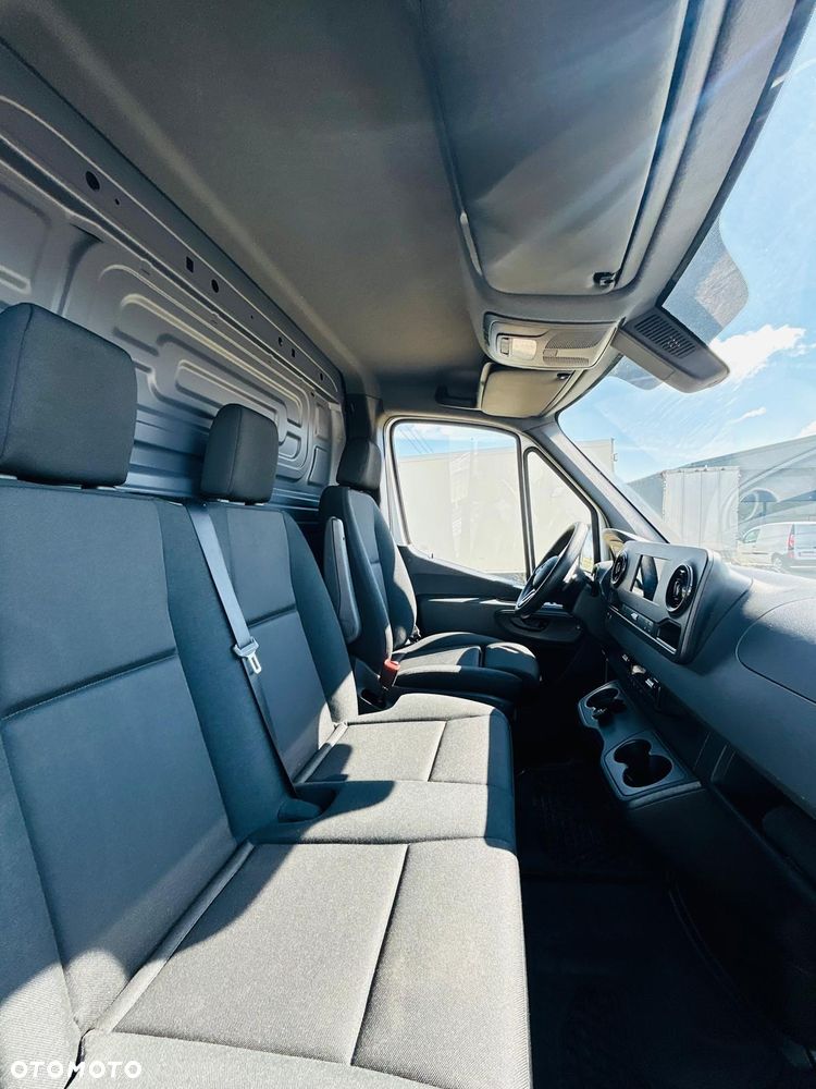 Mercedes-Benz Sprinter - 14