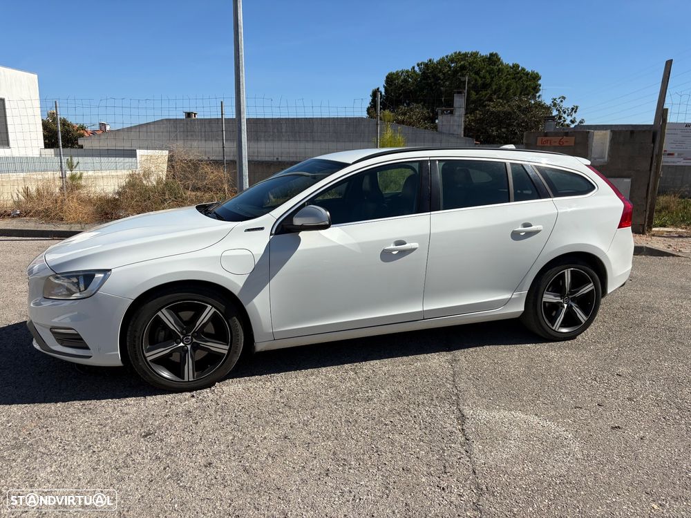 Volvo V60 2.4 D6 R-Design Sum.AWD Phev - 3