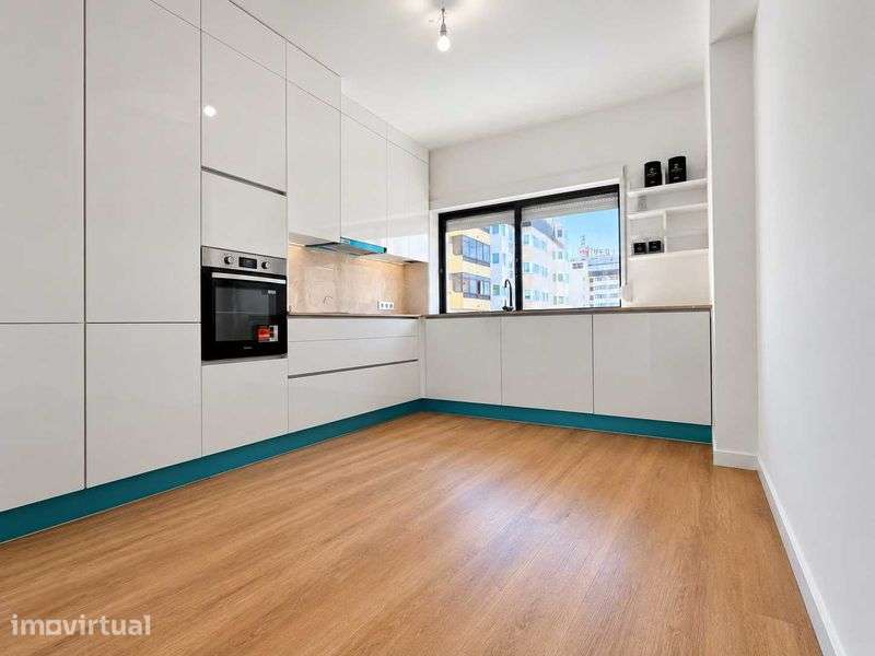 Apartamento T3 Av. Marques de Pombal com garagem - Grande imagem: 2/12
