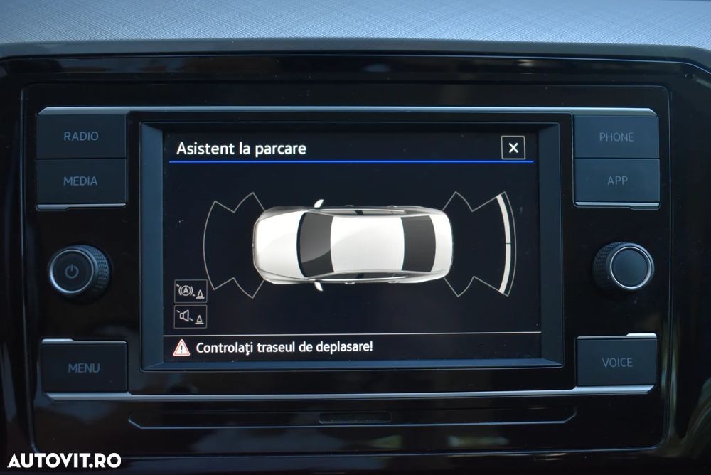 Volkswagen Passat - 11