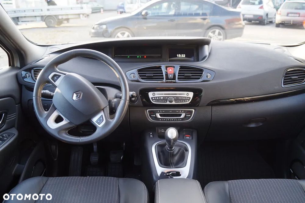 Renault Grand Scenic Gr 1.9 dCi Bose Edition - 6