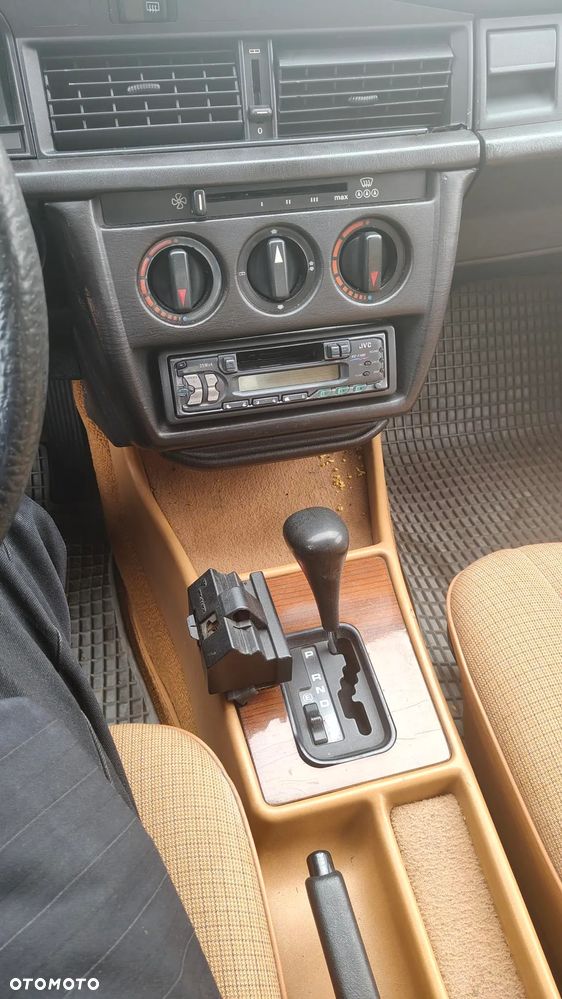 Mercedes-Benz W201 (190) - 8