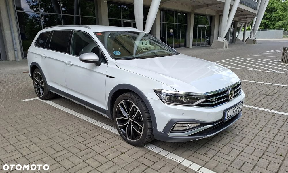 Volkswagen Passat - 1