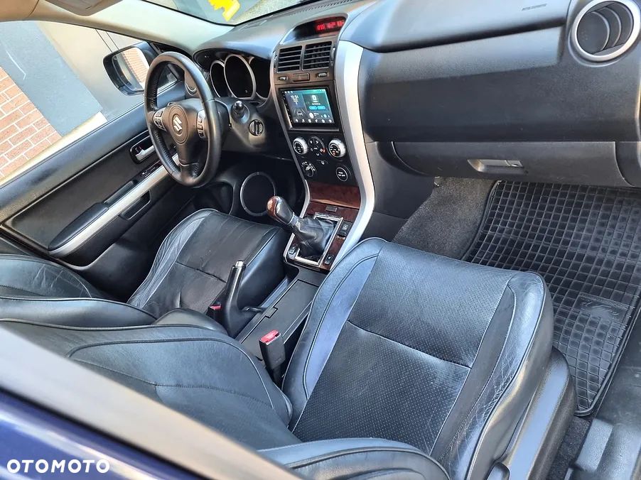 Suzuki Grand Vitara 2.0 Comfort + - 6