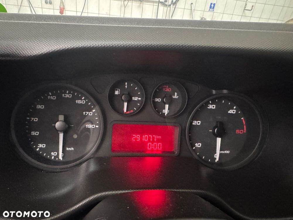 Iveco DAILY 35C18 50C15 50C17 35C14 35C15 35C17 35C18 70C17 72C15 70C18 Chłodnia Mroźnia carrier xarios 8 euro palet - 8