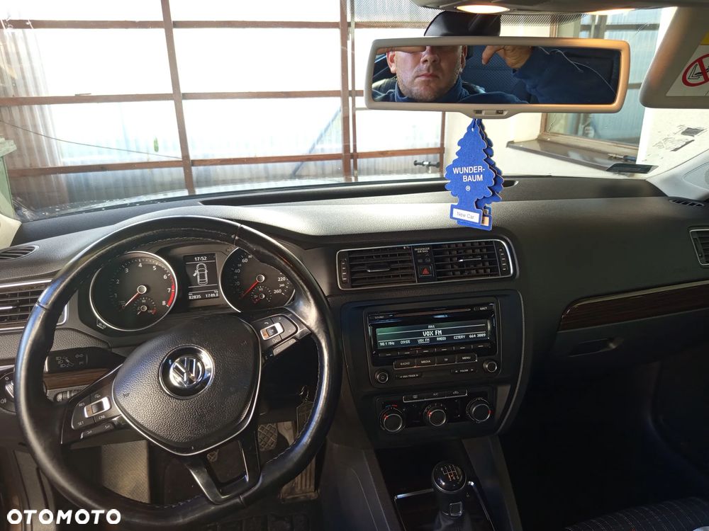 Volkswagen Jetta - 3