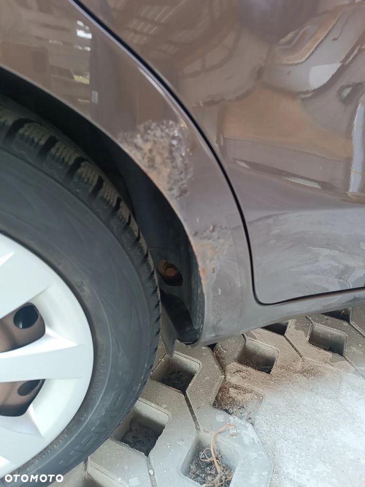 Kia Rio 1.4 L - 5