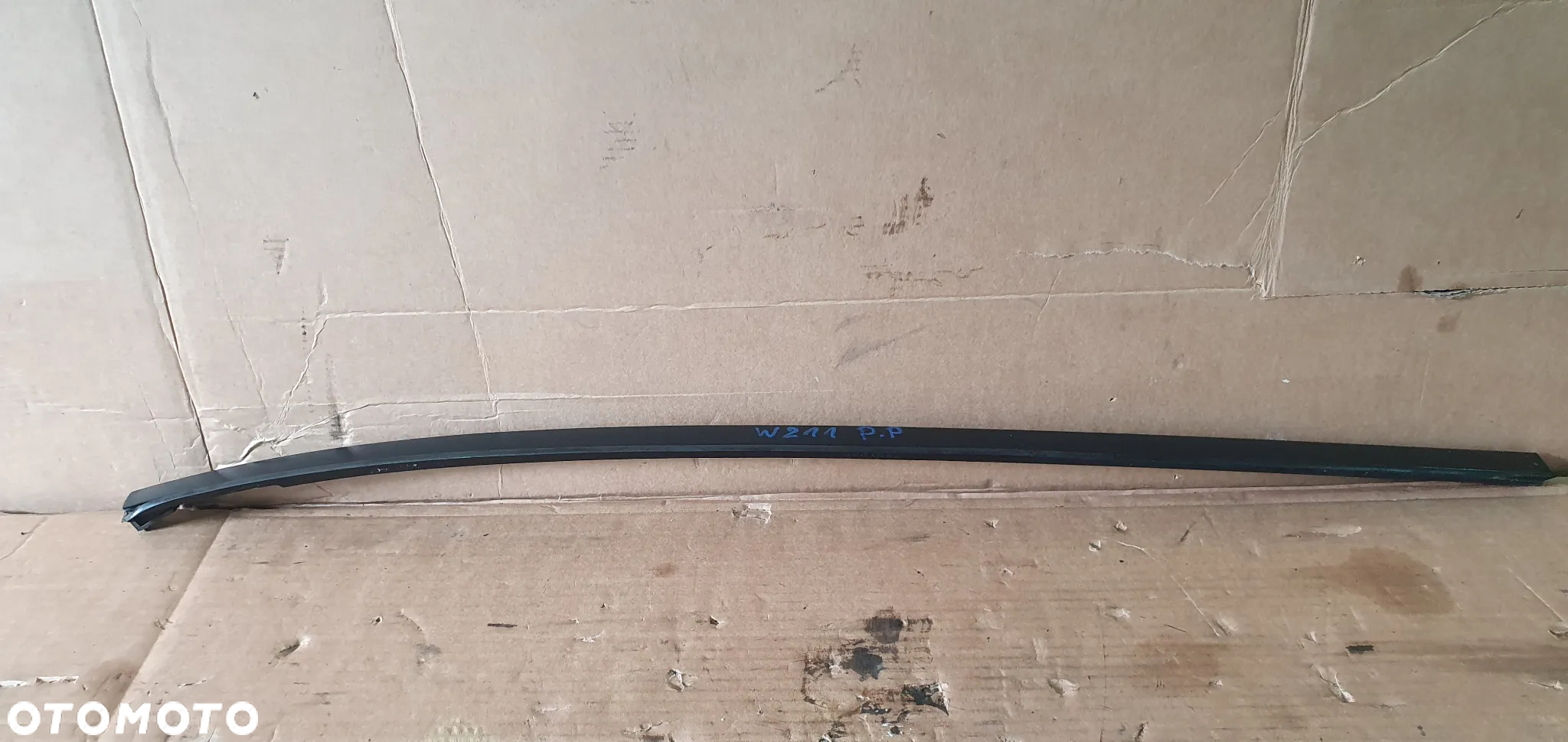 Listwa szyby czołowej prawy przód przednia prawa Mercedes E-Klasa W211 A2116901882 - 2