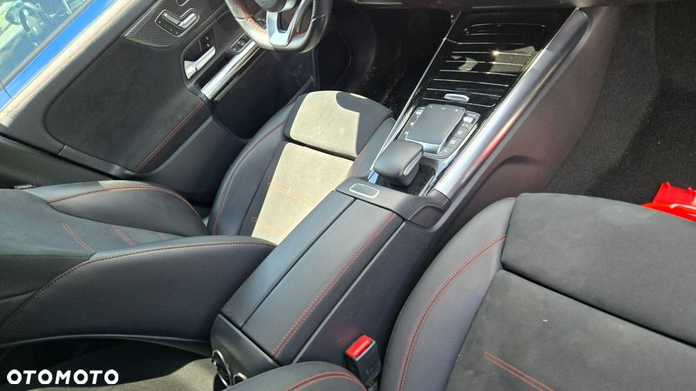 Mercedes-Benz GLA - 15