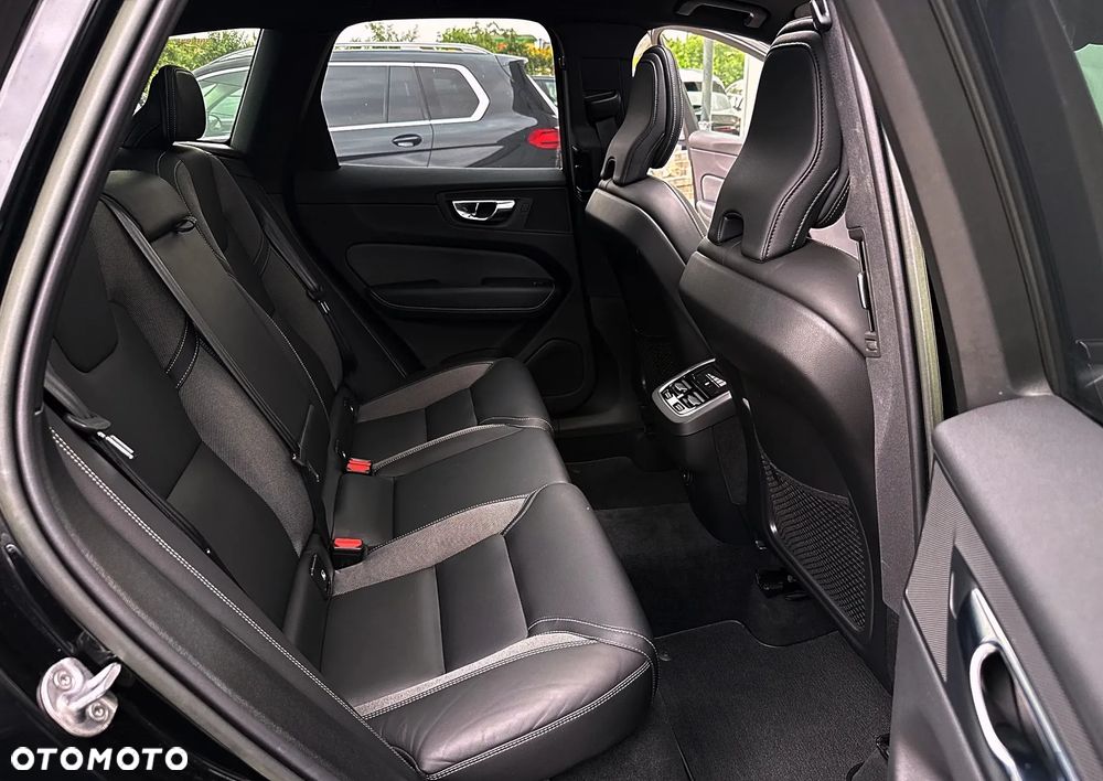 Volvo XC 60 B4 D AWD Plus Dark - 14
