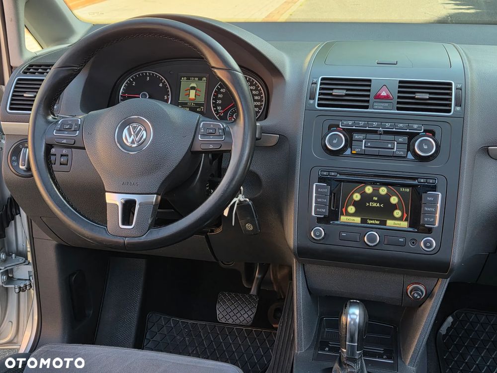 Volkswagen Touran 1.6 TDI DPF BlueMotion Technology DSG Highline - 23