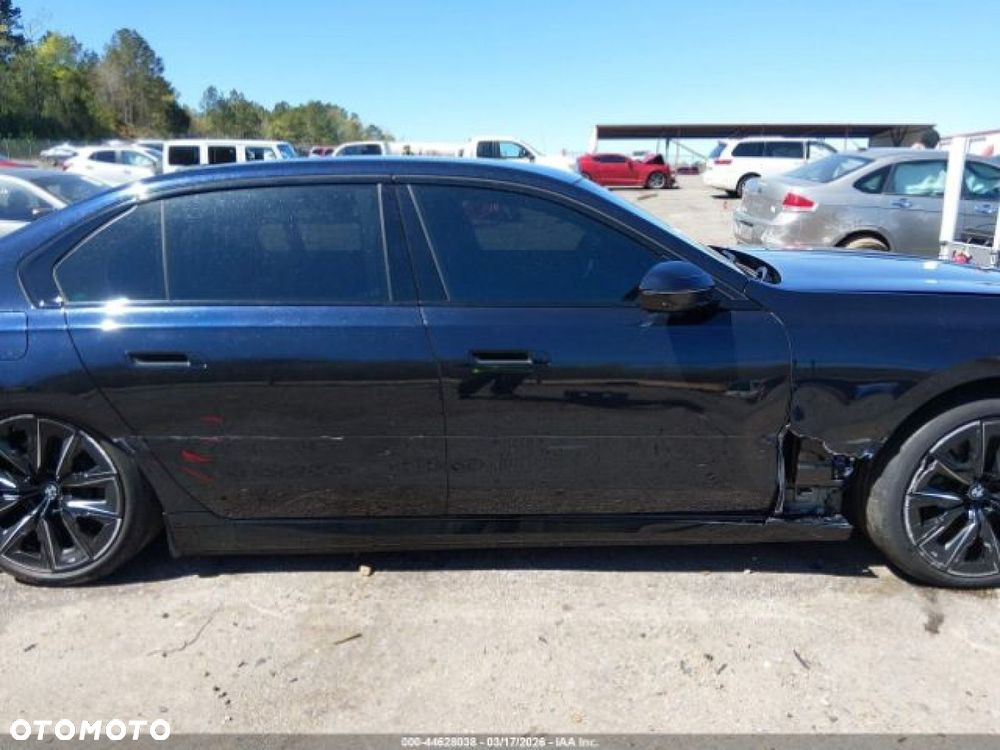 BMW i7 - 5