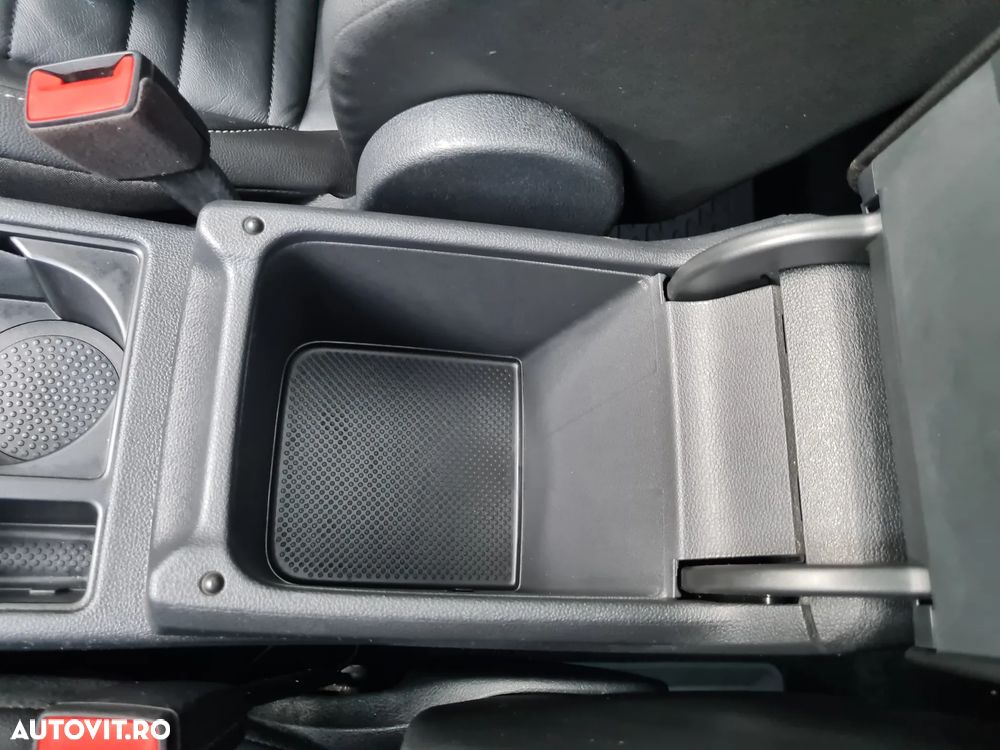 Volkswagen Touran - 29