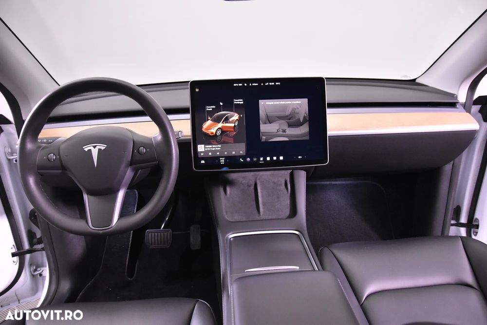 Tesla Model Y - 10