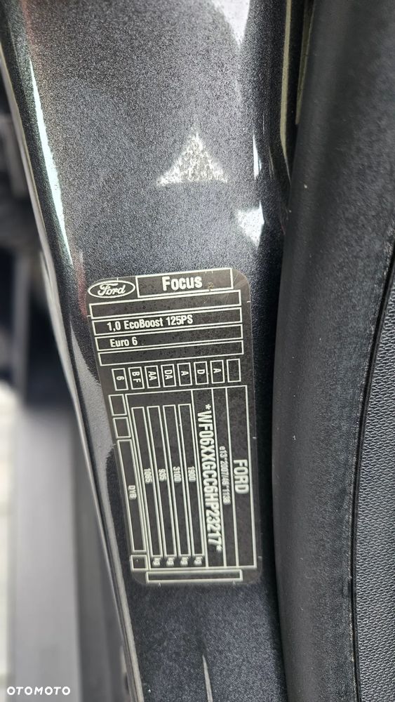 Ford Focus 1.0 EcoBoost Start-Stopp-System TITANIUM X - 18