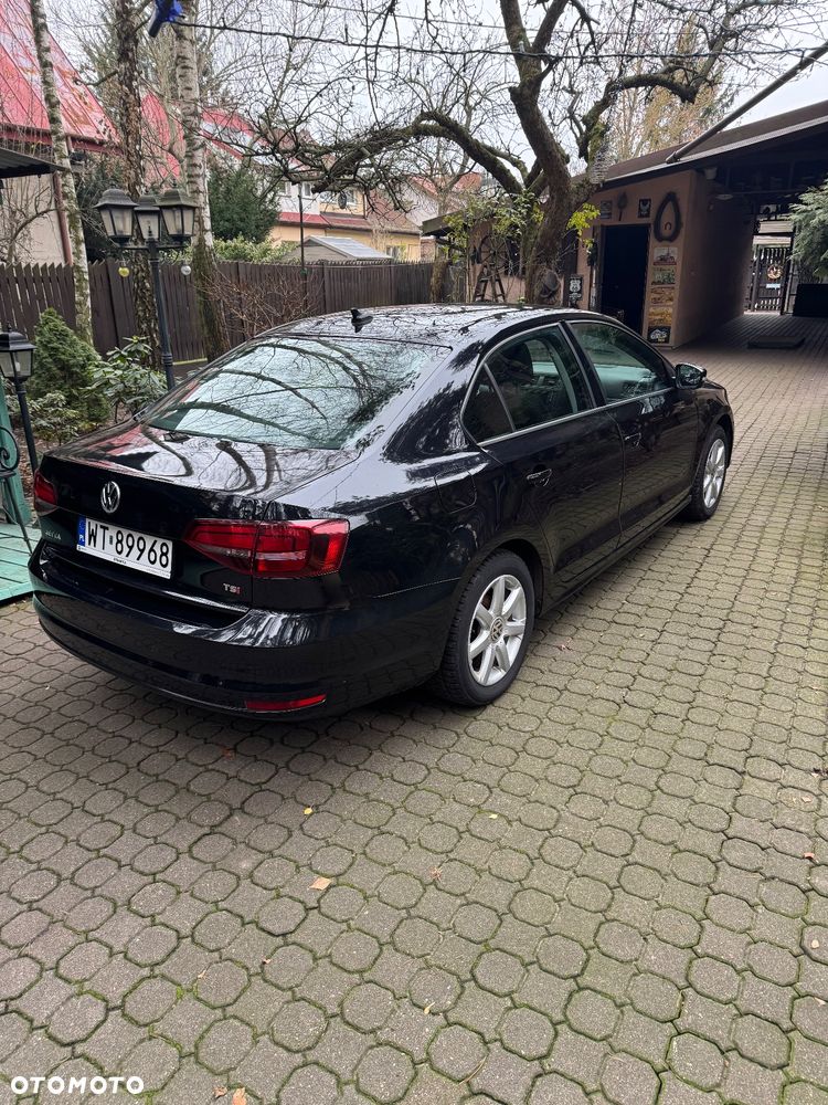 Volkswagen Jetta - 4