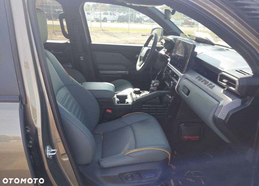 Toyota Tacoma - 11