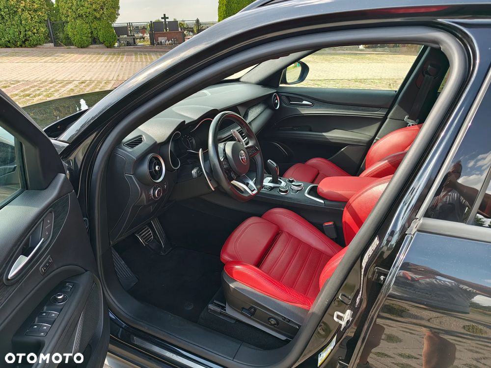 Alfa Romeo Stelvio 2.0 Turbo 16V AT8-Q4 Veloce - 27