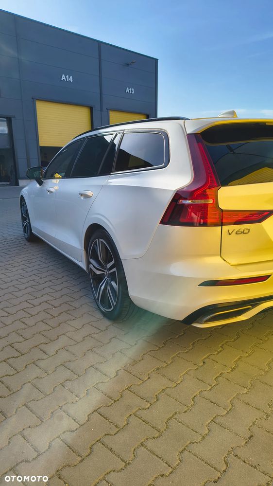Volvo V60 B5 B AWD R-Design - 1
