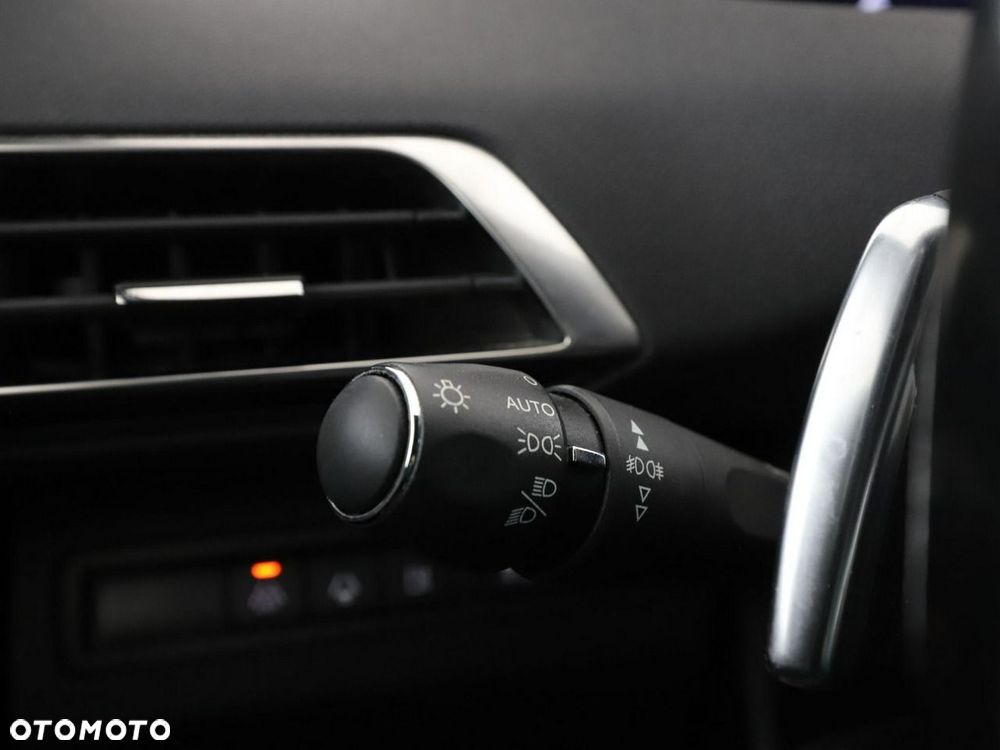 Peugeot 3008 Hybrid4 300 e-EAT8 GT - 38