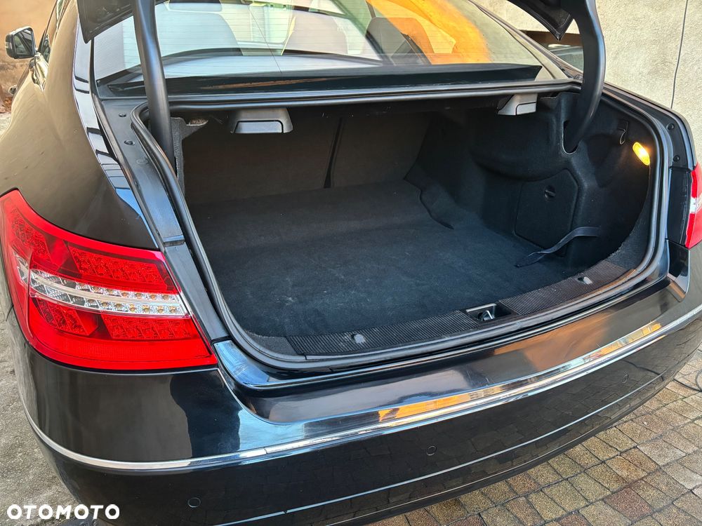 Mercedes-Benz Klasa E 250 CGI BlueEFFICIENCY Automatik Avantgarde - 18