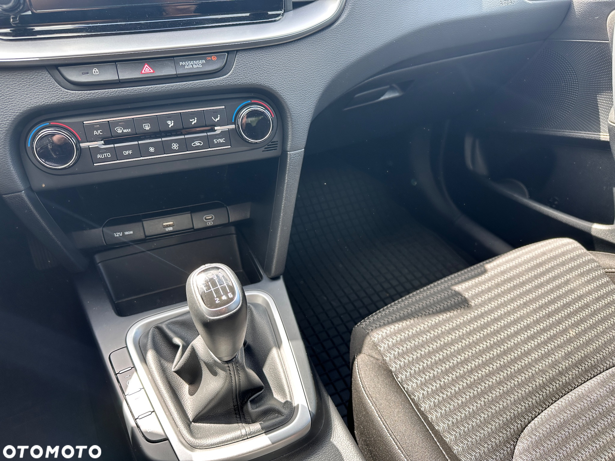 Kia XCeed 1.5 T-GDI M - 12