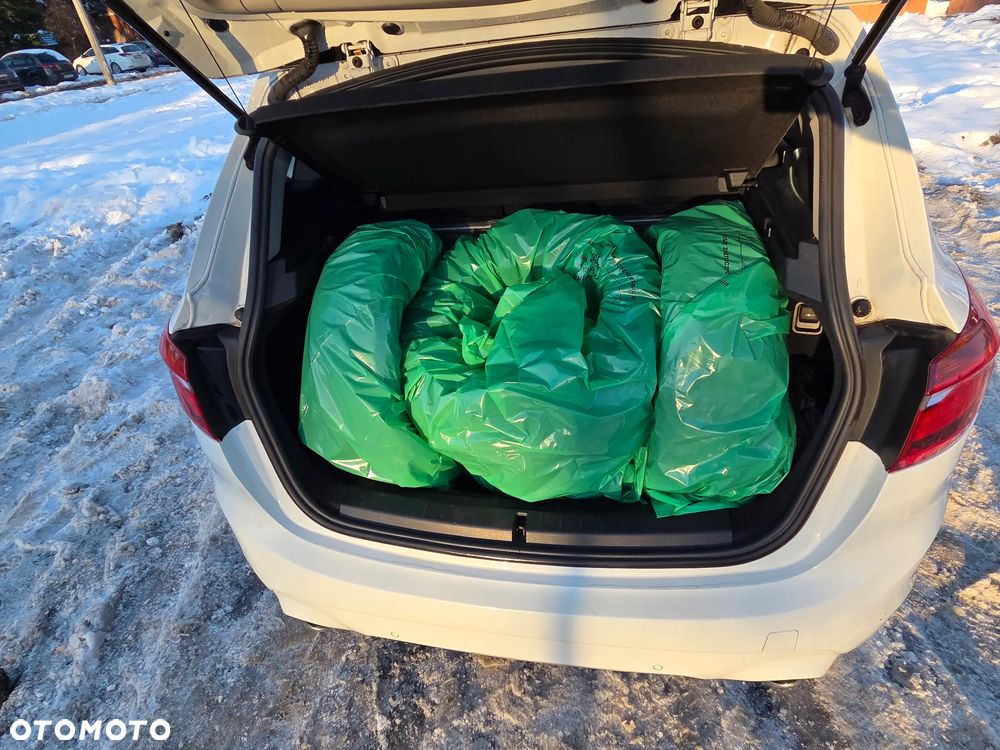 BMW Seria 2 218d - 15