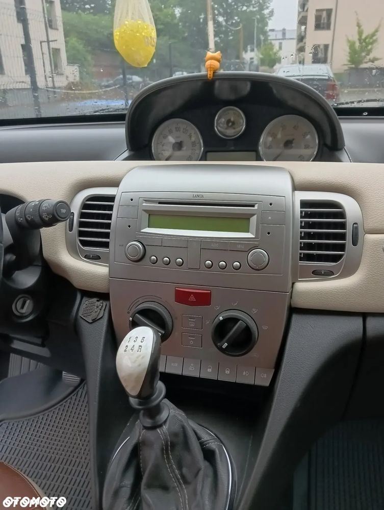 Lancia Ypsilon 1.4 8V Platino (4 os.) - 23