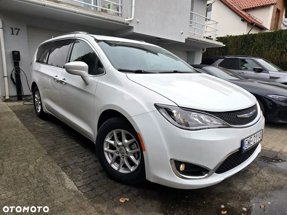 Chrysler Pacifica - 2