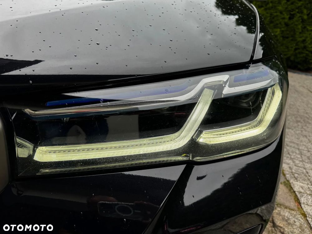 BMW Seria 5 M550i xDrive sport - 40