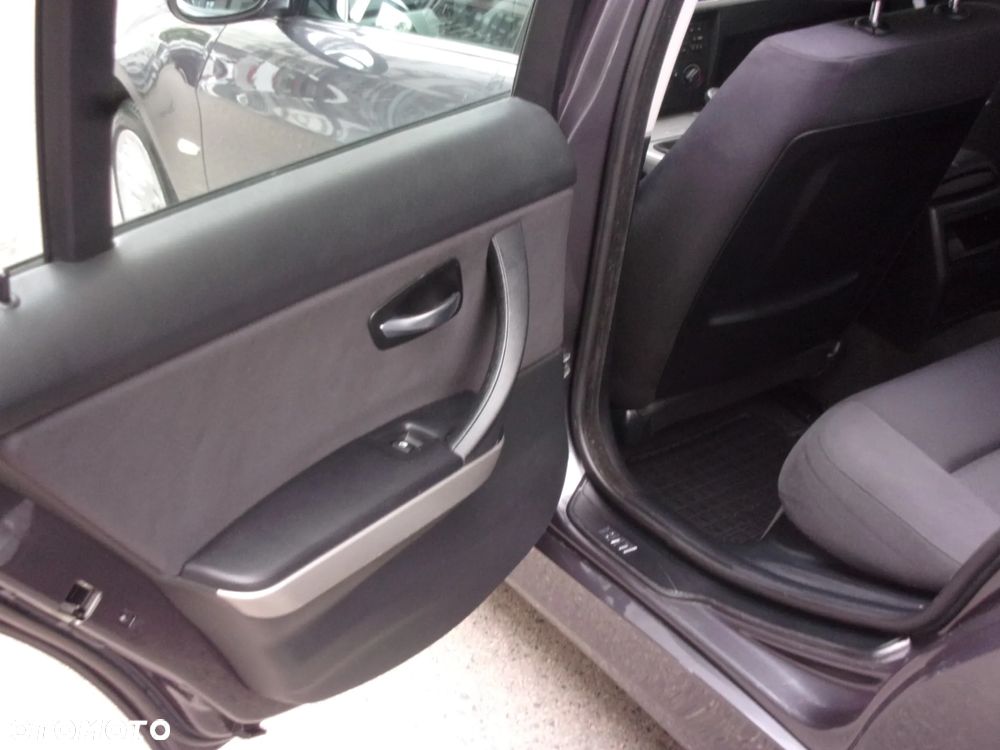 BMW Seria 3 - 35