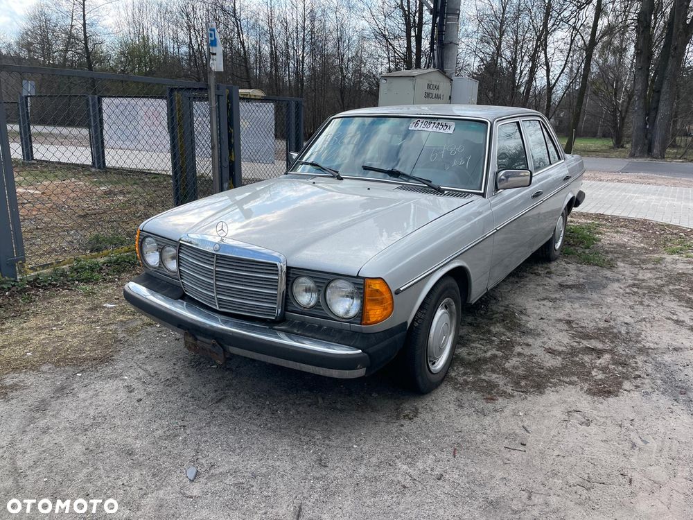 Mercedes-Benz W123 - 1
