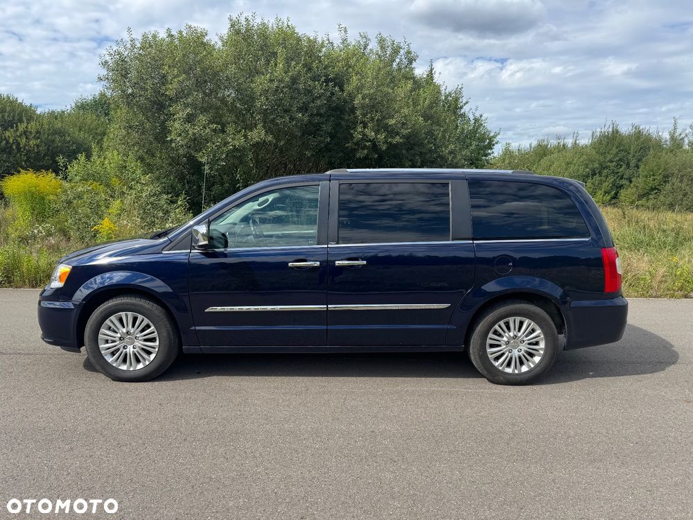 Chrysler Town & Country 3.6 Limited - 13