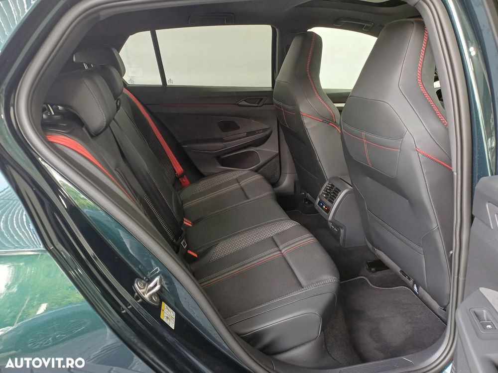 Volkswagen Golf - 32