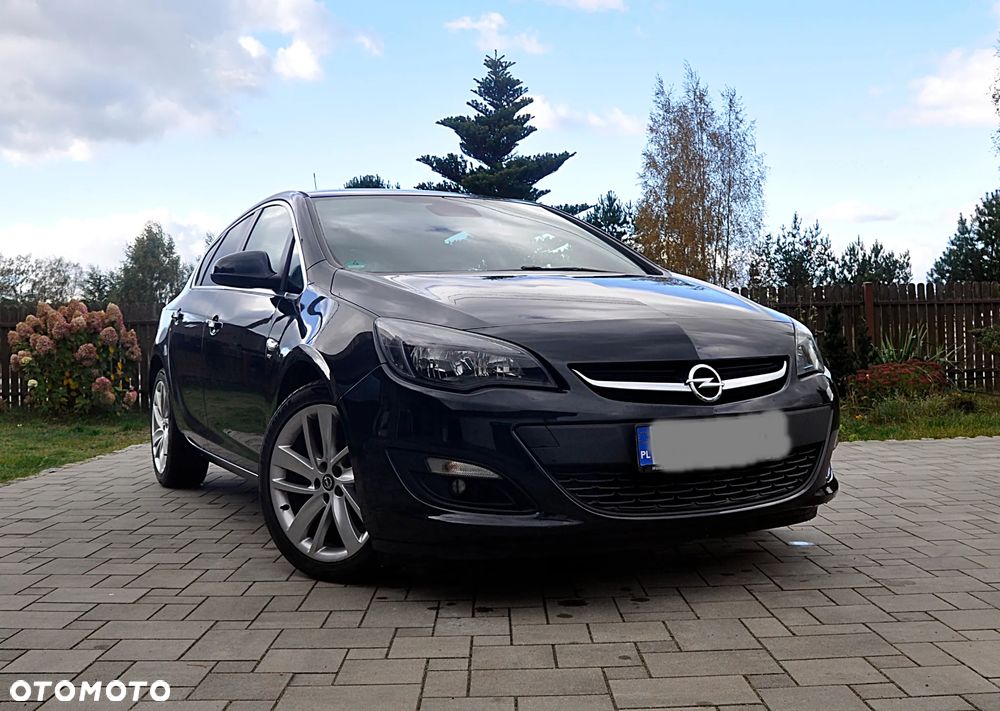 Opel Astra 2014 photo 2