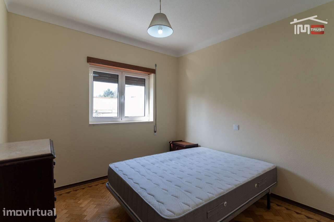 MORADIA T3 MOBILADA COM GARAGEM TERRAÇO E TERRENO DE CULTIVO E MOIT... - Grande imagem: 4/25