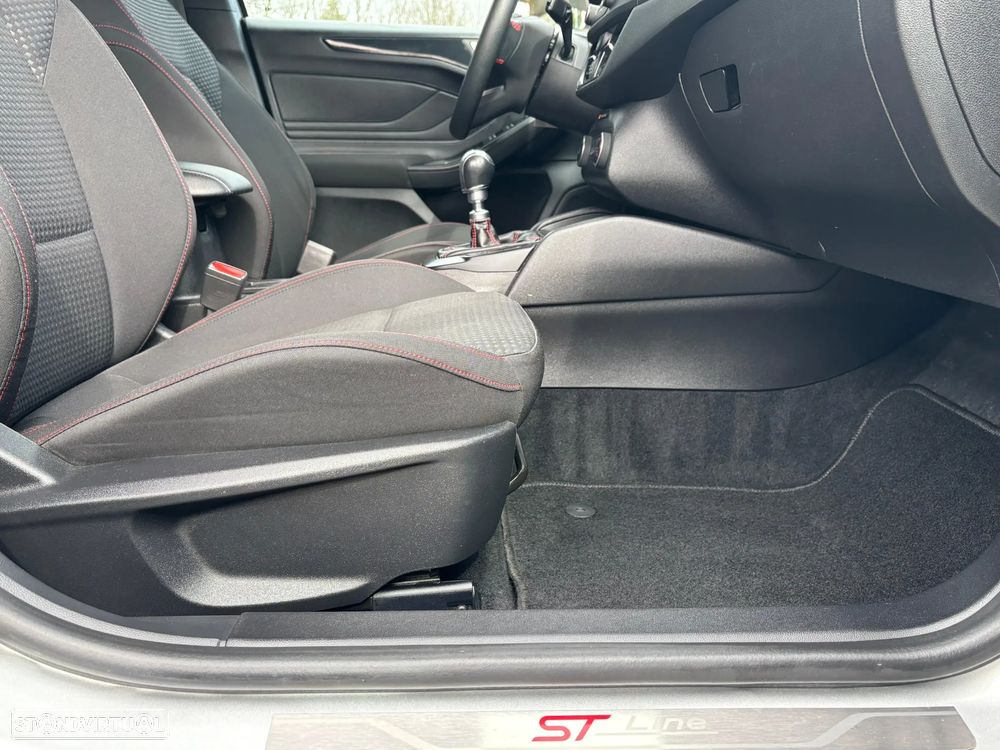 Ford Focus 1.5 TDCi ECOBlue ST-Line - 10