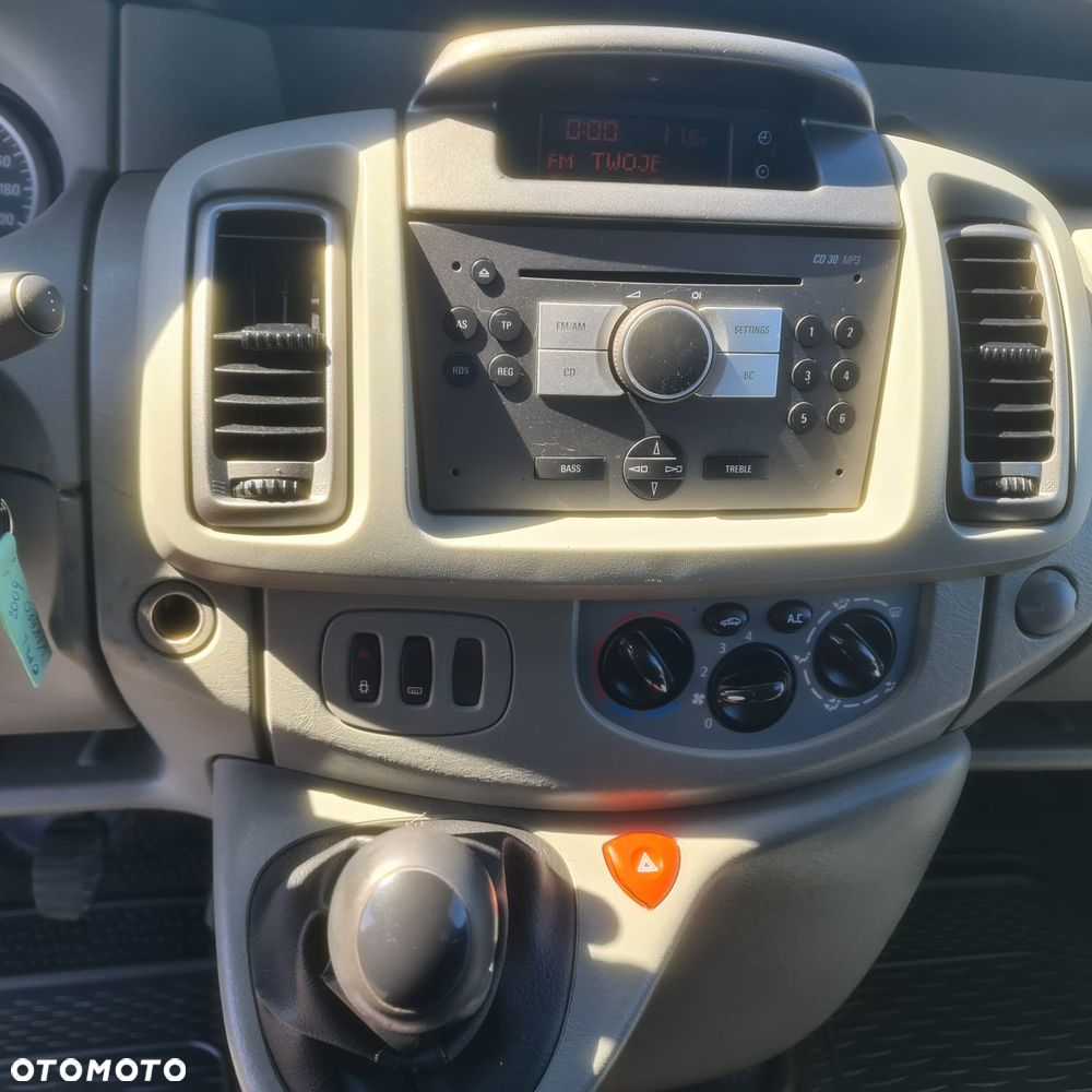 Opel VIVARO 6-OSOBOWY - 14