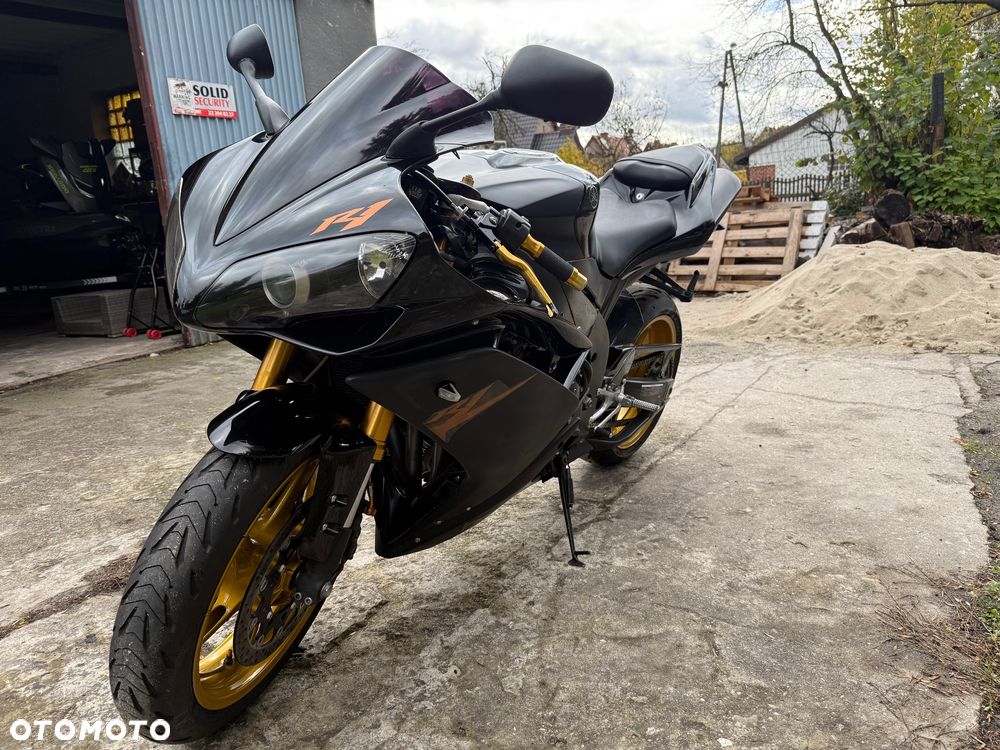 Yamaha R1 - 9