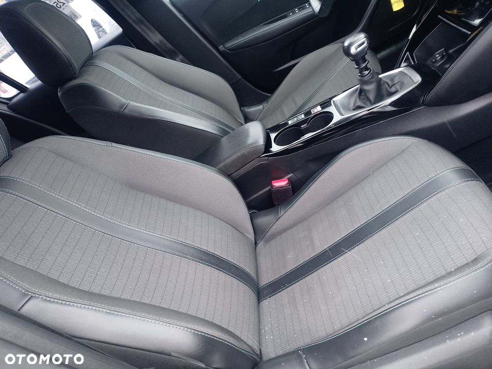 Peugeot 208 PureTech 100 Business - 8