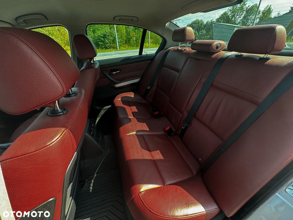 BMW Seria 3 318d - 14