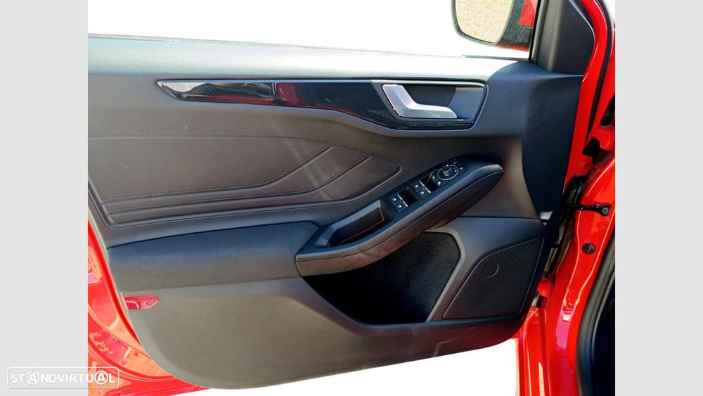Ford Focus 1.0 EcoBoost MHEV ST-Line X - 12