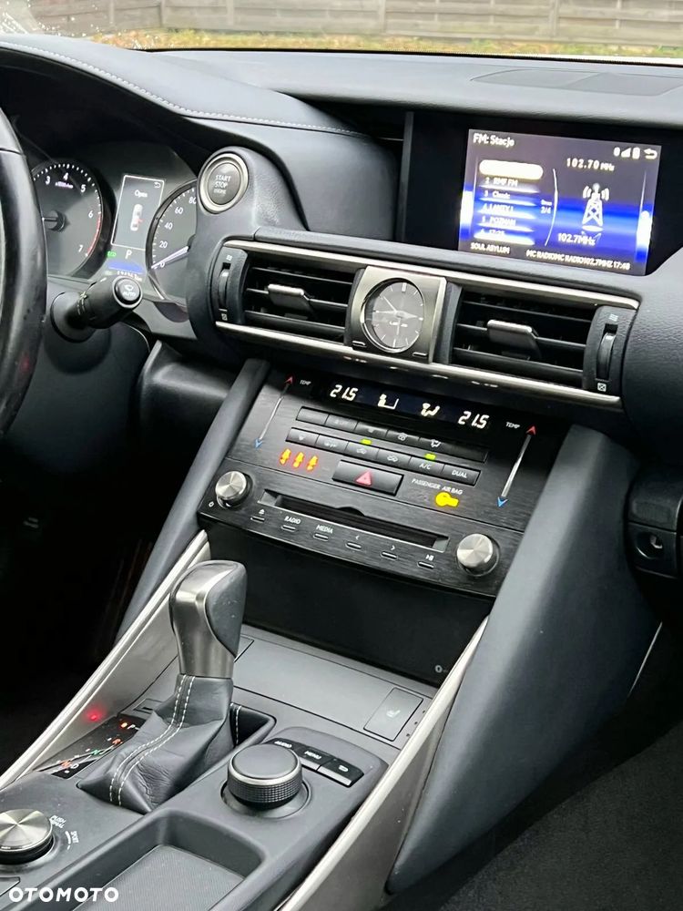 Lexus IS 200t Elite - 14