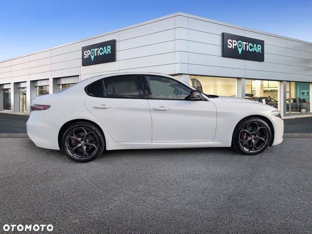 Alfa Romeo Giulia 2.0 Turbo 16V AT8-Q4 Ti - 4