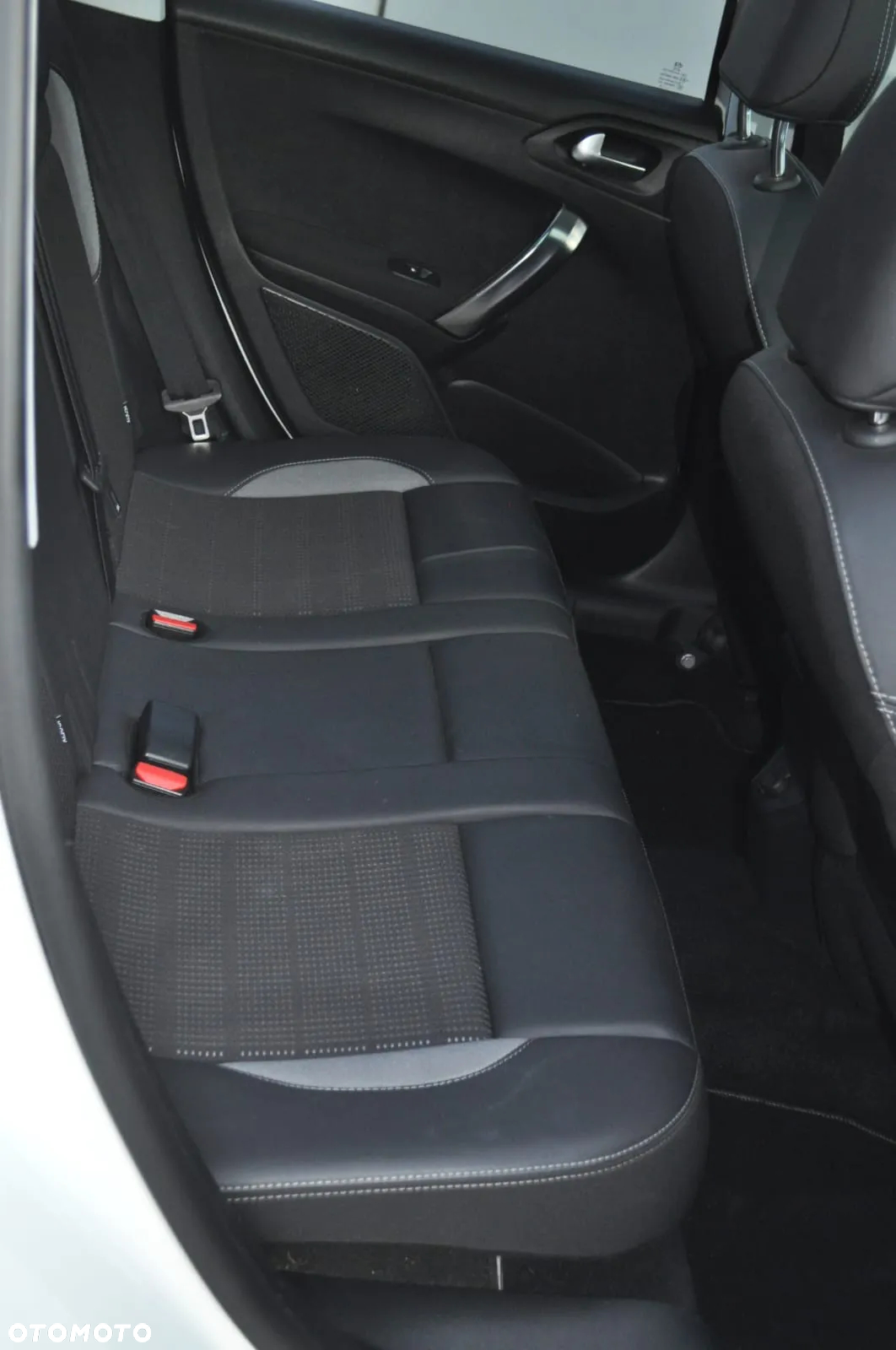 Peugeot 2008 - 10