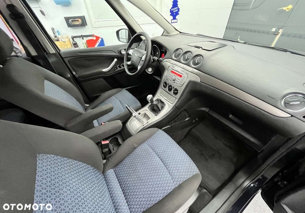 Ford Galaxy - 20